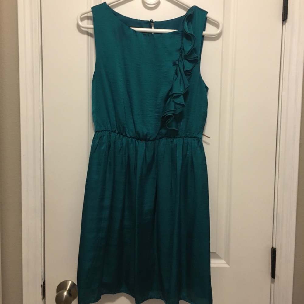 Ruffle sleeve detail dress